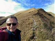 50 Di dosso in dosso la salita in cresta al Baciamorti continua
